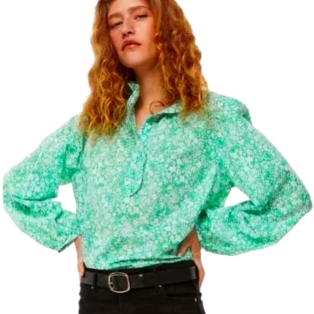 H&M green and white floral blouse